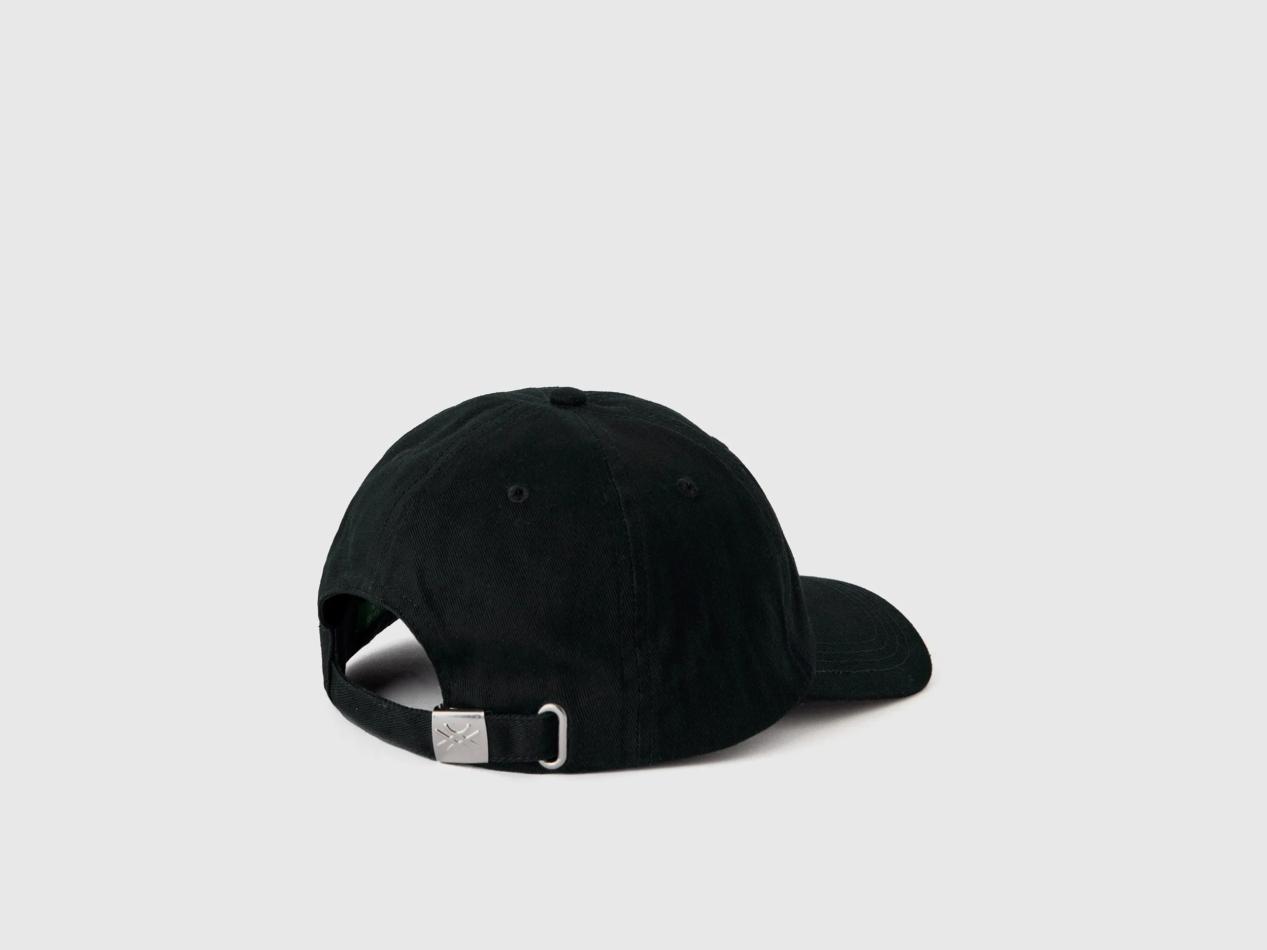 BLACK CAP WITH EMBROIDERED LOGO