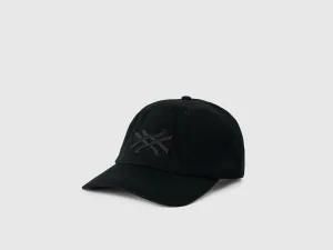 BLACK CAP WITH EMBROIDERED LOGO