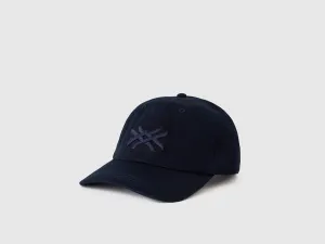 DARK BLUE CAP WITH EMBROIDERED LOGO