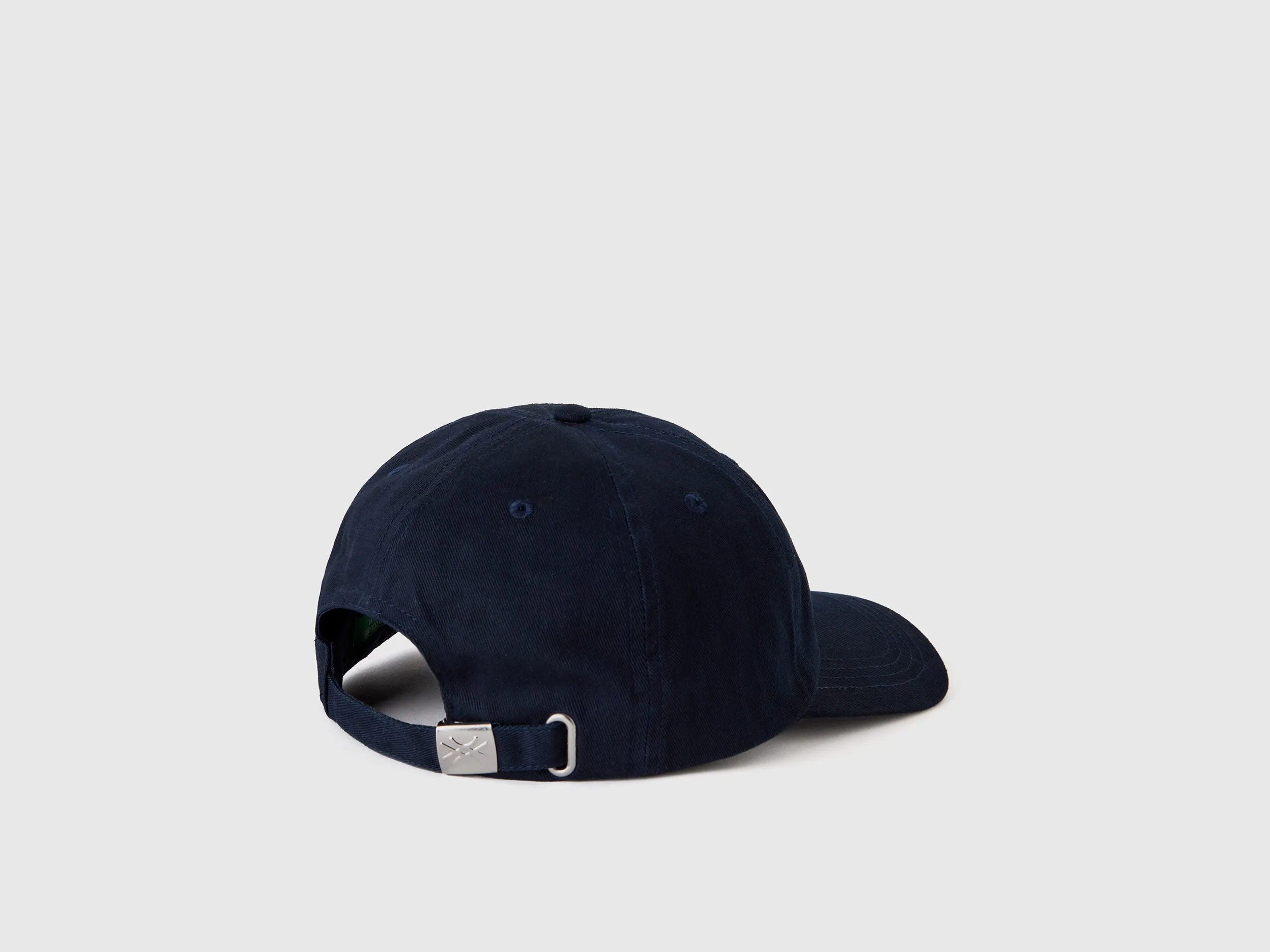 DARK BLUE CAP WITH EMBROIDERED LOGO