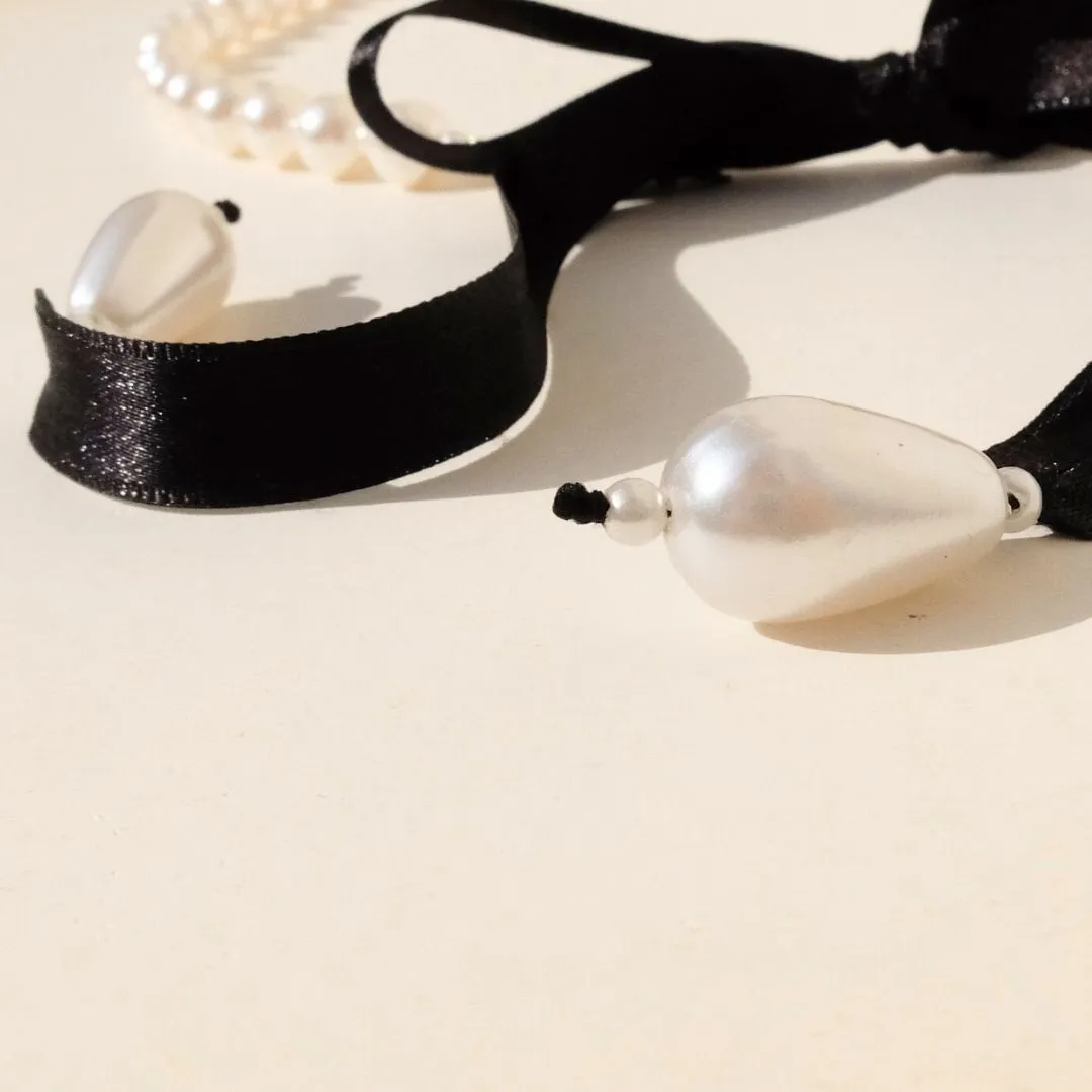 Holly necklace - Midnight dream pearl and black satin ribbon